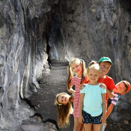 wycieczka do jaskini wierzchowskiej dla dzieci